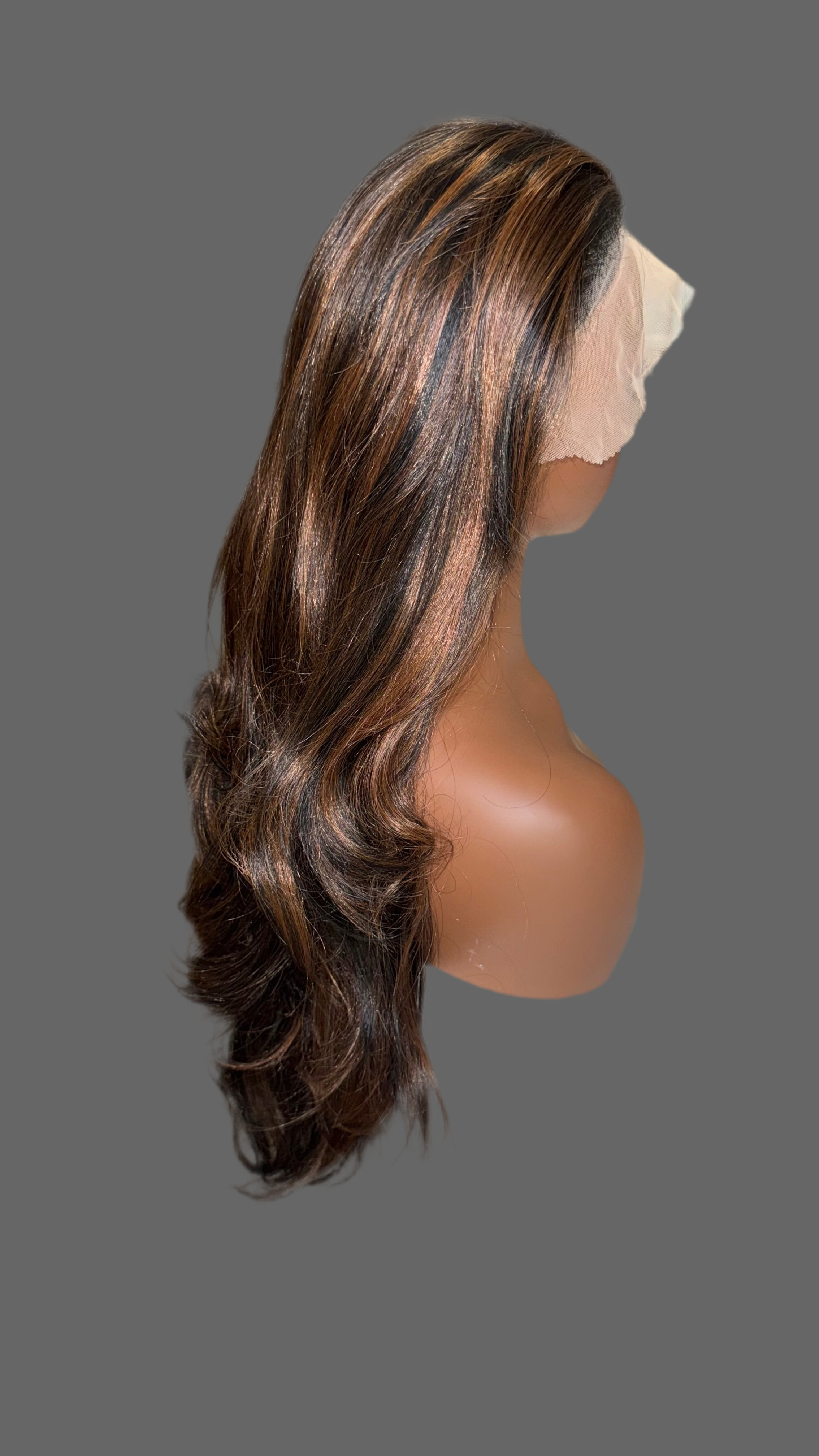 Perruque Naya : 90€ Perruque Longue 28 pouces Noire Reflets Marron Bonnet Réglable 150% Densité